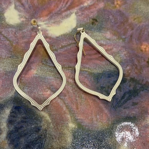 Kendra Scott Jewelry - Kendra Scott large white Sophee white earrings like new!